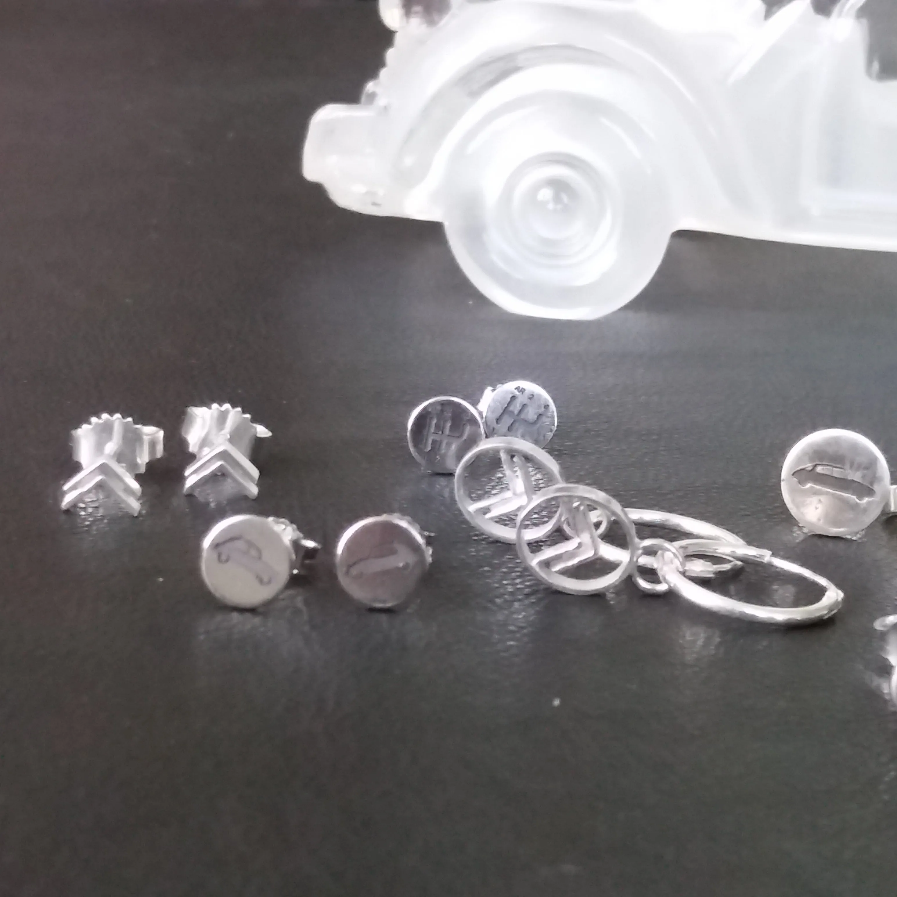 Gear shift pattern earrings